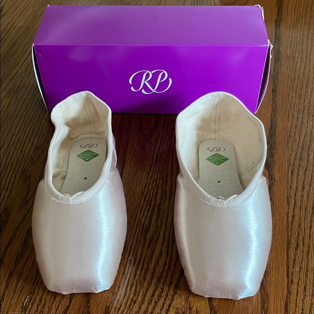 RP Russian Pointe Sea of Pearls Collection “Mabe” pointe shoes 37.5, W4, V2, FM